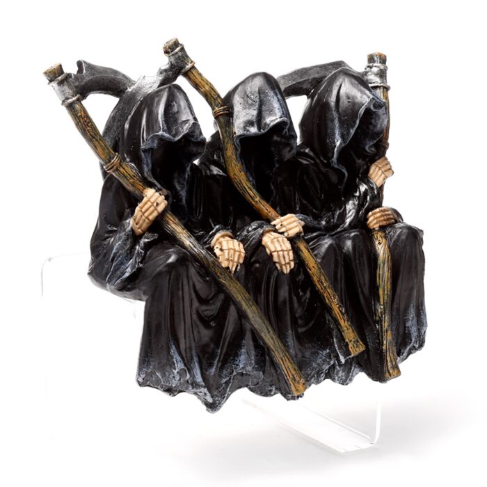 Faucheuses assises sur un banc