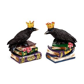 Corbeau Couronné assis un Livre