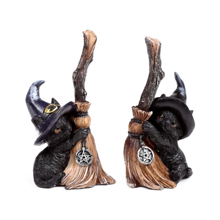 Chats Sorciers avec leur balai