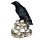 Figurine Corbeau Debout sur Crânes Empilés